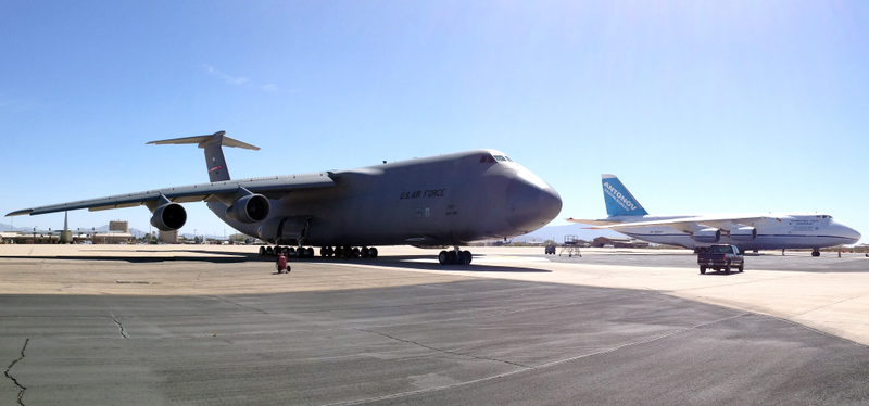 Illustration for article titled What It's Like To Fly America's Biggest Jet, The Gargantuan C-5 Galaxy